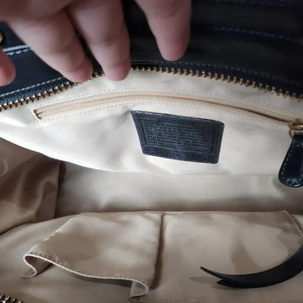 💜 Coach vintage bleeker black and tan purse - many pockets leather & canvas - Picture 8 of 9